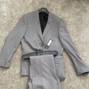 Men’s grey suit NWT